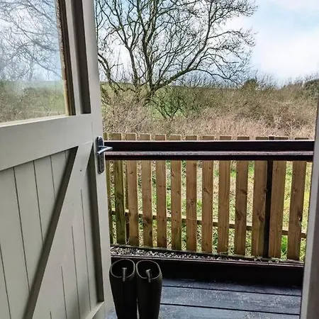 Cotts Cabin - Welcombe - 2 Min Walk To Pub Bideford Exterior photo